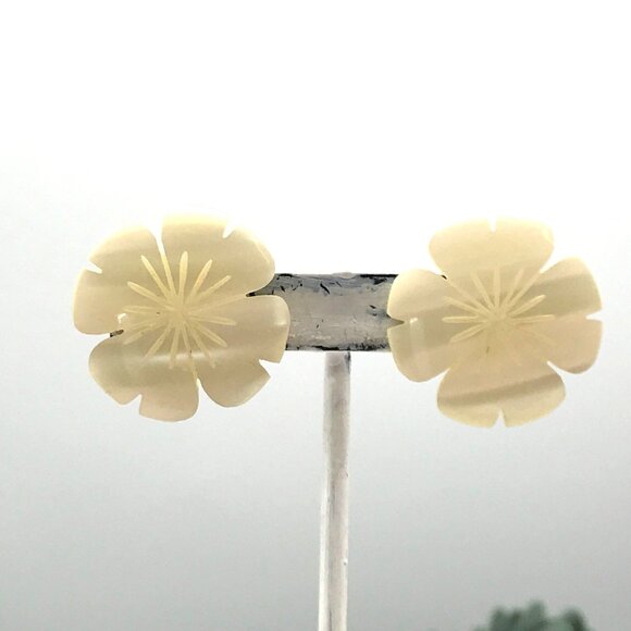 Vintage 1950's Mother of Pearl Flower Earrings post back - Picture 4 of 4